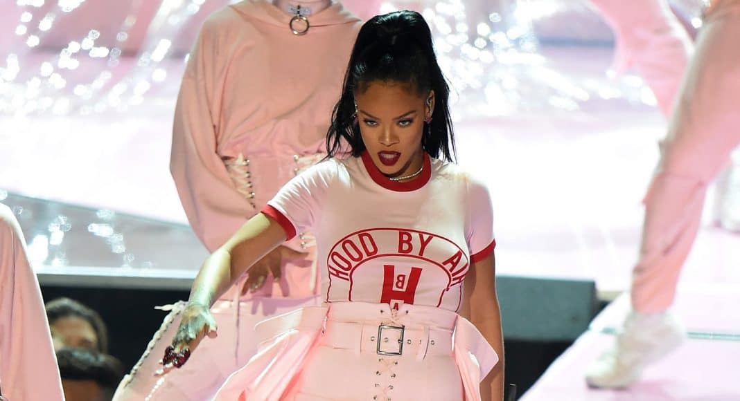 Rihanna's Thin Eyebrows Are Surprisingly Popular