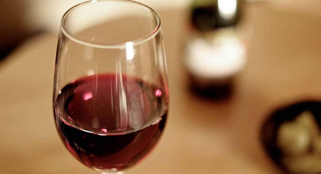 taste wine
