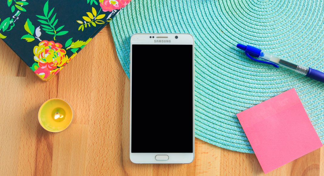Samsung's New Phone Will Include 3D Emojis & Stereo Speakers?