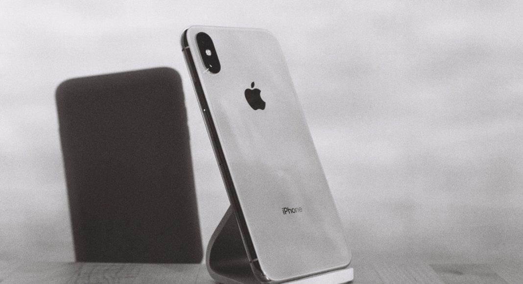 YouTube Techies Have Spoken: iPhone X Design Problems Revealed