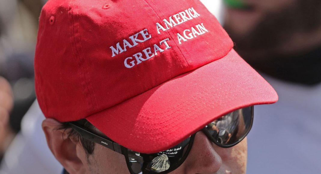 Bros Love Vaping And Icing Each Other In Trump White House