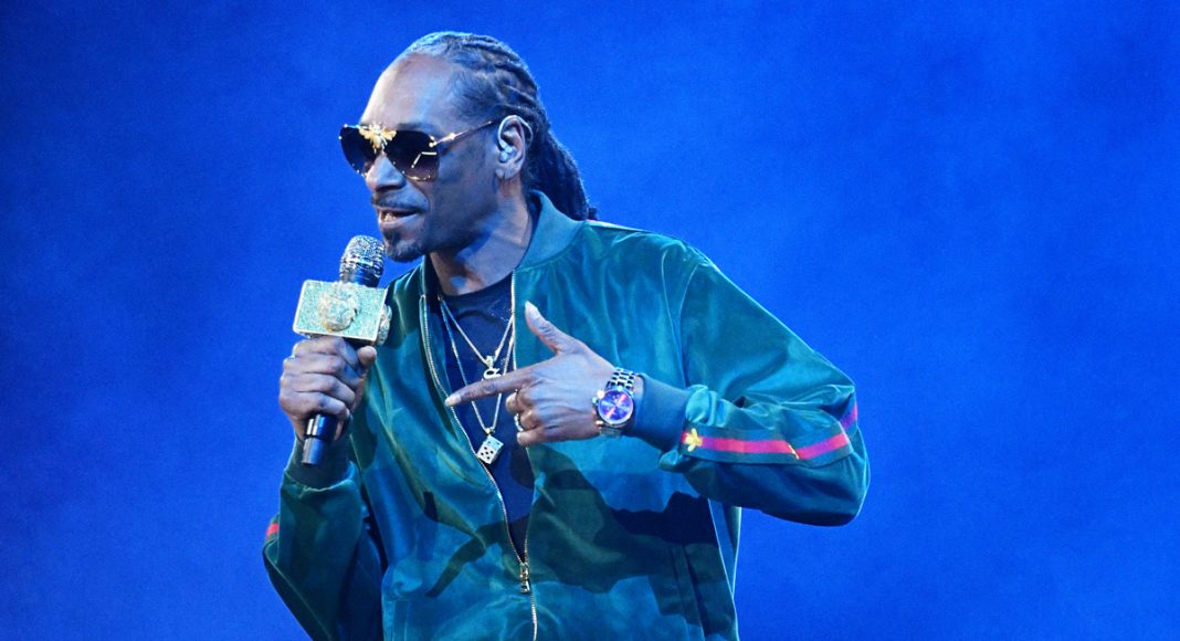 The Time Tupac Brought Snoop Dogg Weed On SNL