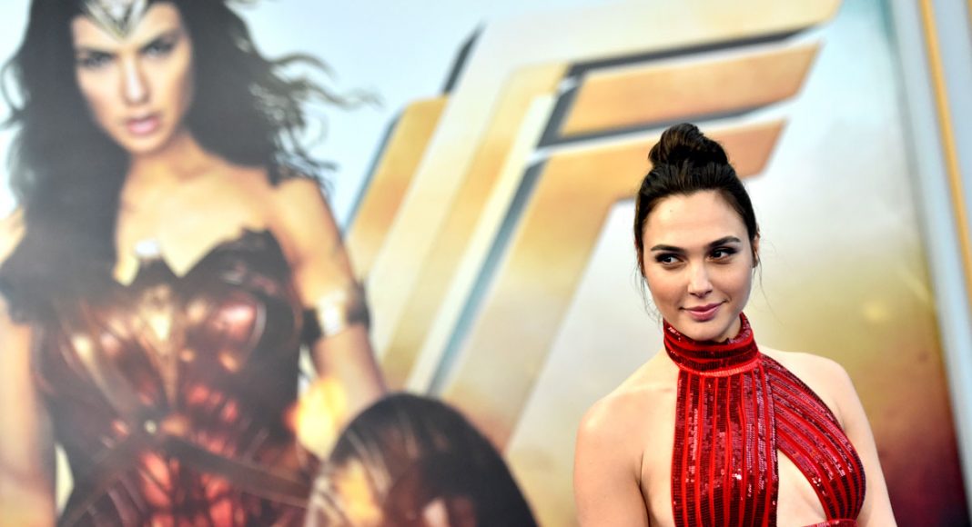 Gal Gadot Visits Children Hospital Dressed As Wonder Woman