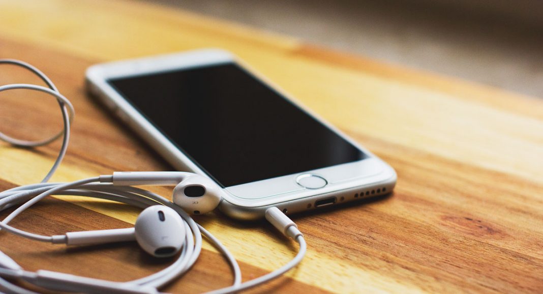 heres how you can fall asleep while listening to music without draining your iphones battery