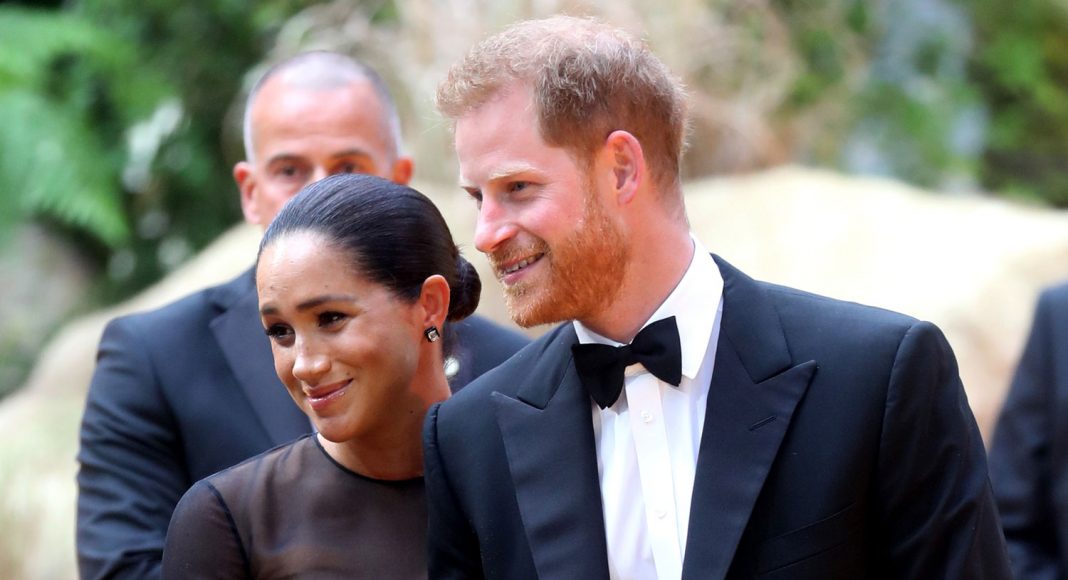 royal insider says meghan markle continues to struggle with intensity of spotlight