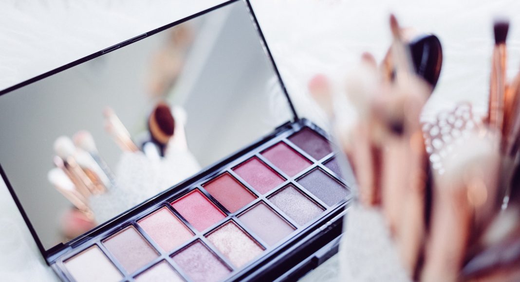 When It is Hot, How To Use Make-up to Look Hotter