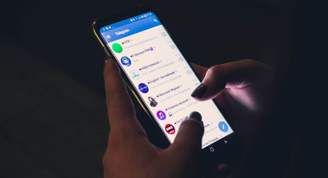 5 Convenient Uses For Old Cellphones