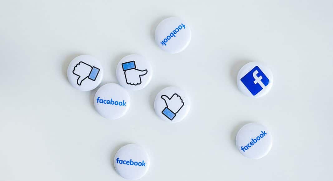 Social Media Websites Are Banning The Use Of 'Sexual' Emojis facebook