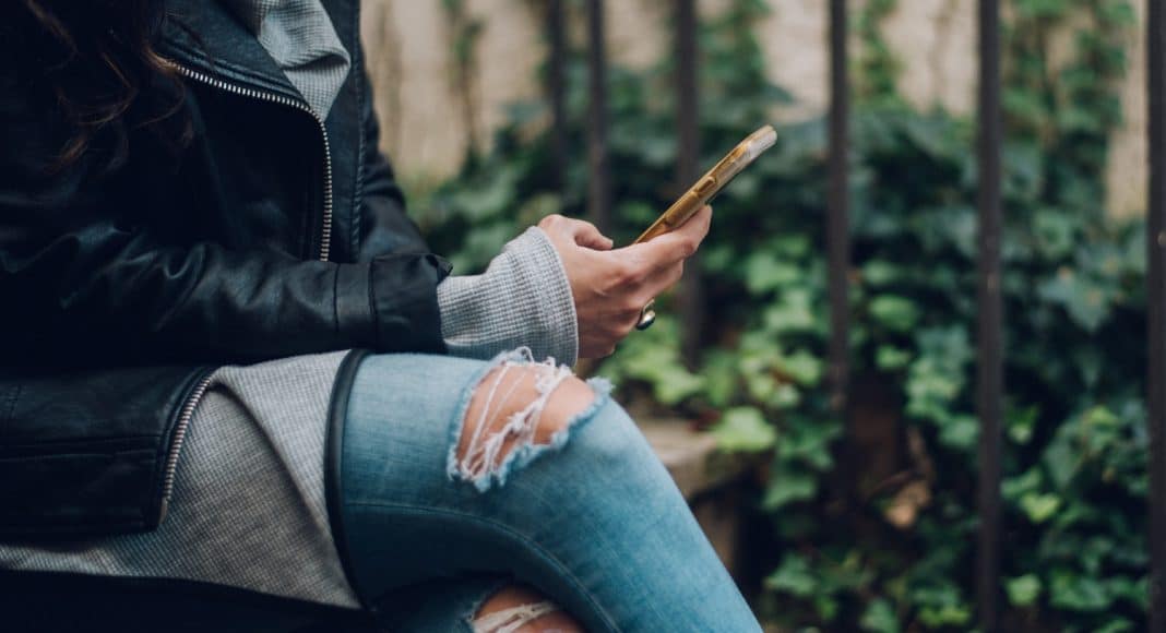 Study Explains Why So Many Guys Send Unsolicited Dick Pics