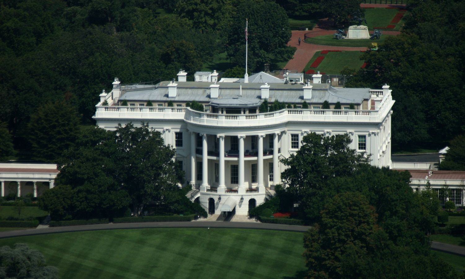 Who Smoked A Joint With Willie Nelson On The White House Roof