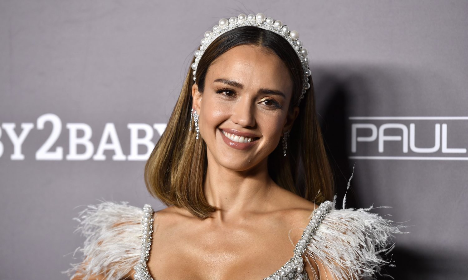 Does Jessica Alba Smoke Weed?