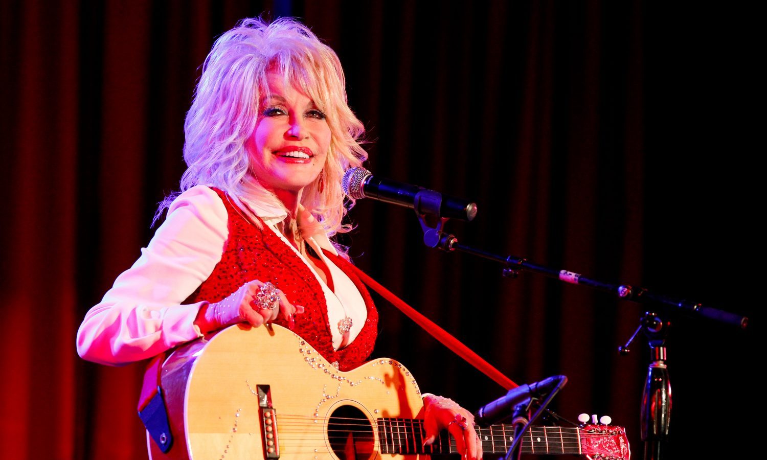 Here's Why Dolly Parton Gets Up At 3AM Every Morning