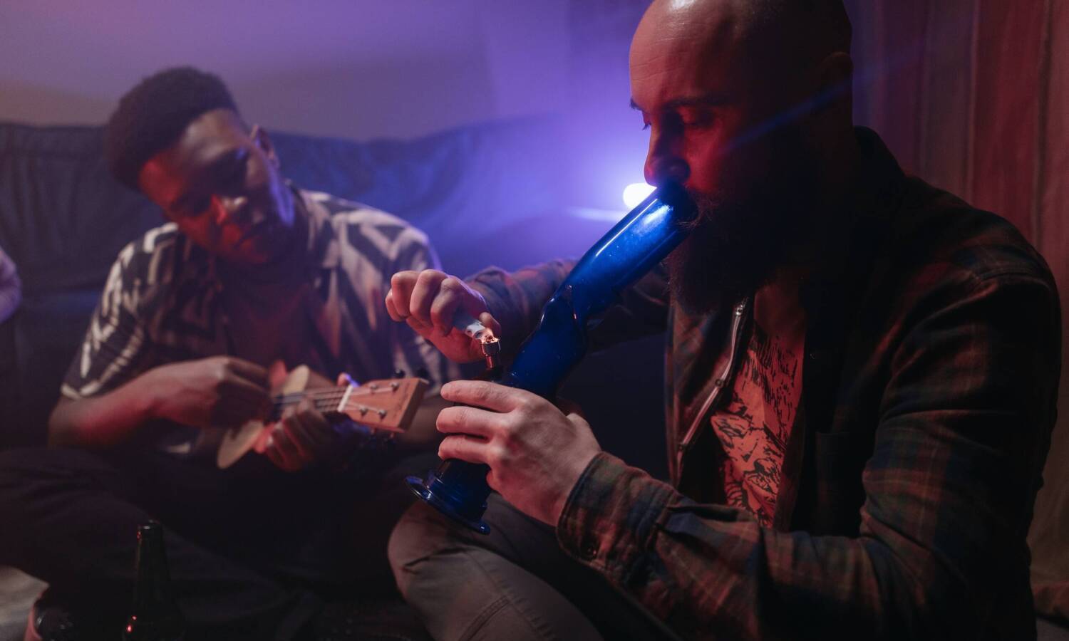 smoking marijuana bong