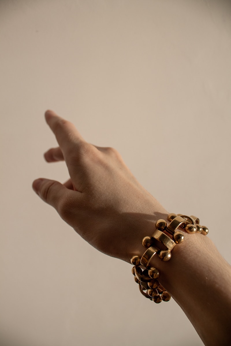 Bracelet Shocks You To Keep You From Doing Bad Things