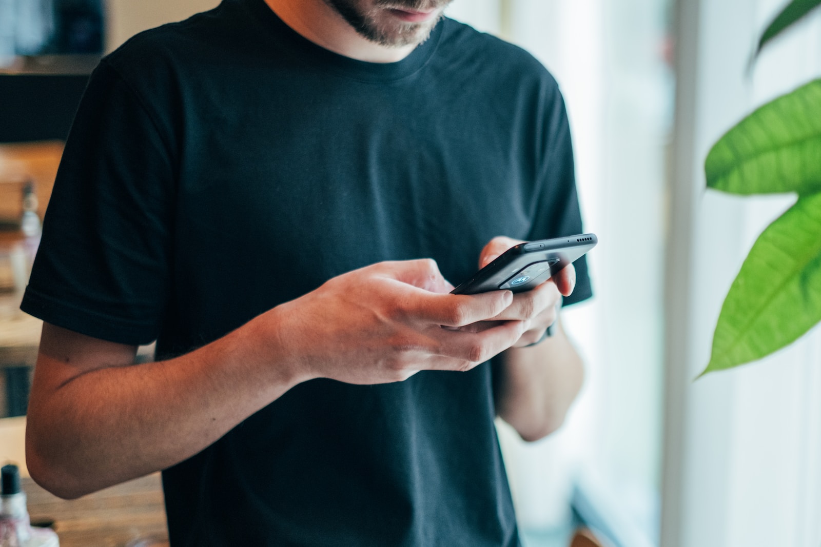Too Much Sexting Is Bad For Your Relationship